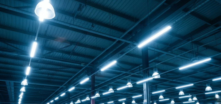 Pramoniniai Šviestuvai: Išsamus Gidas į Efektyvumą, Saugumą ir Modernias Technologijas